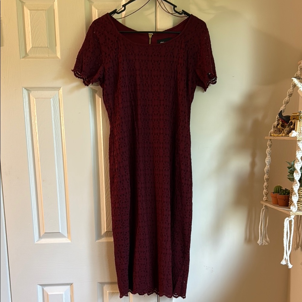 Chic Maroon Lace Midi Dress